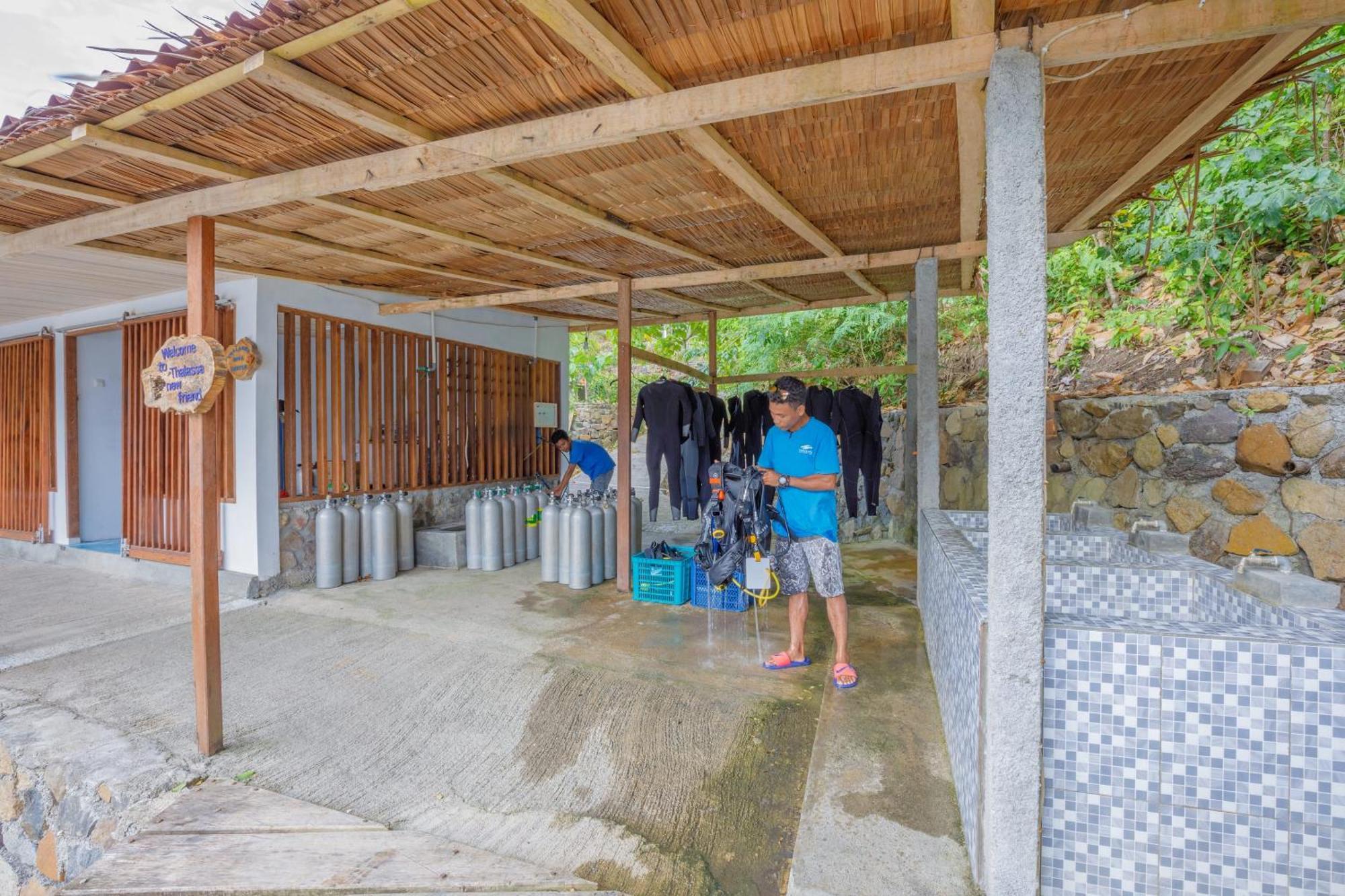 Thalassa Dive Resort Lembeh Airtembaga Dış mekan fotoğraf